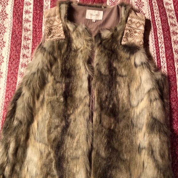 Miss Me Faux Fur Vest - Picture 1 of 3